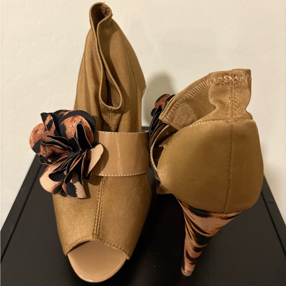 Stylish Tan Peep-Toe Heels with Floral Accent